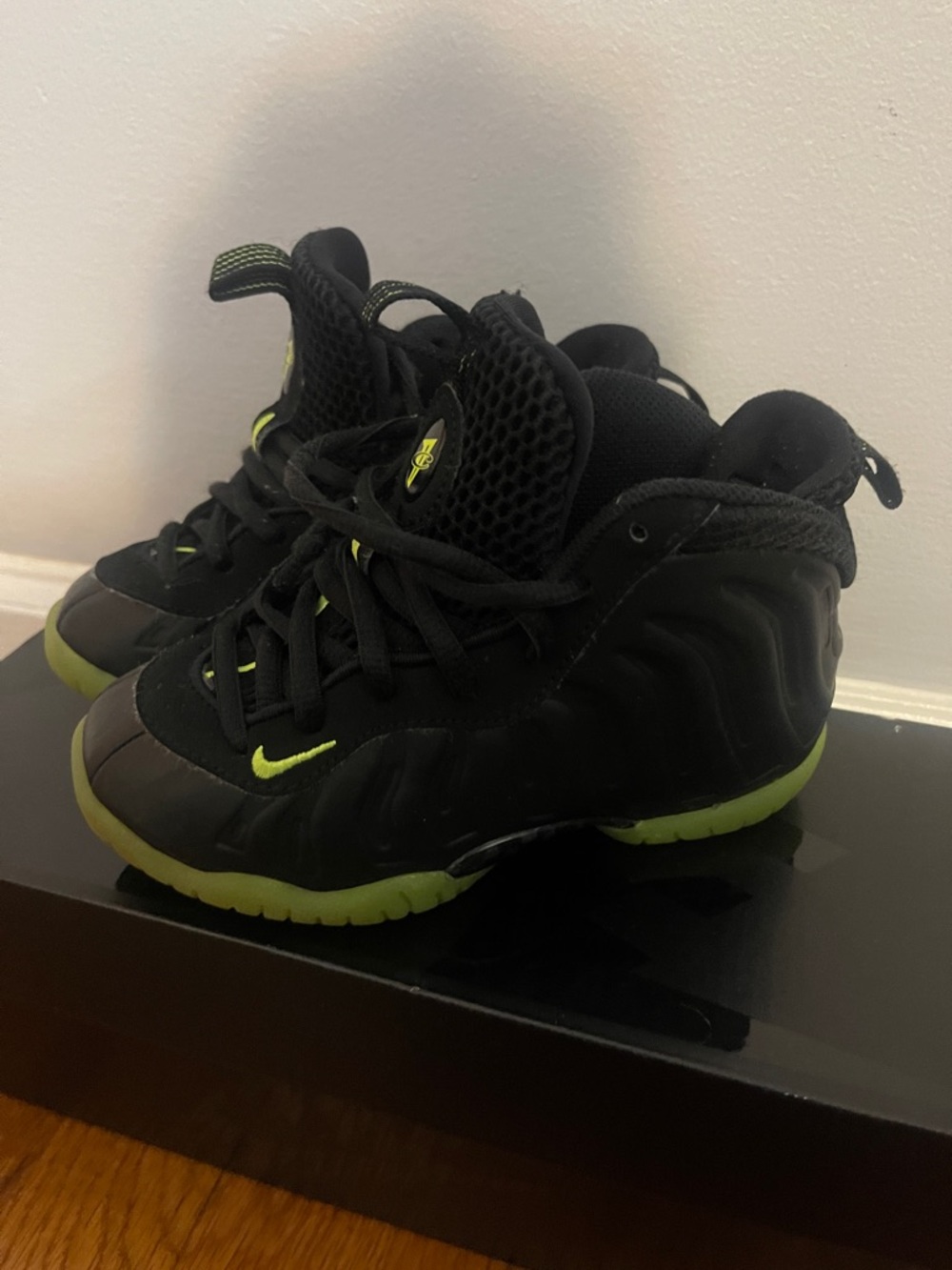 Little Kids Nike Foamposite Sneakers Size 11c